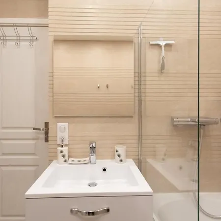 L38 Avfleur 7min Walk To Beach,free Park,balc&ac Apartment *
