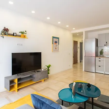 Apartment L38 Avfleur 7min Walk To Beach,free Park,balc&ac *