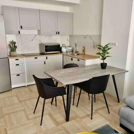 L38 Avfleur 7min Walk To Beach,free Park,balc&ac Nice