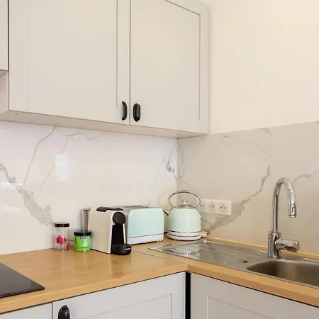 Apartment L38 Avfleur 7min Walk To Beach,free Park,balc&ac *